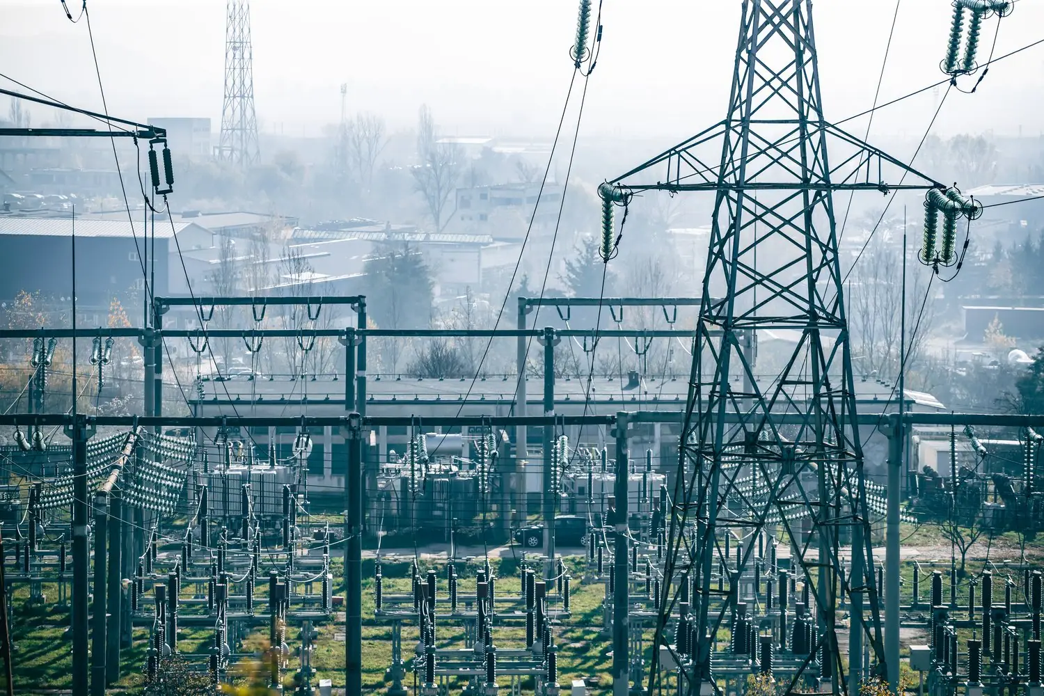 Bezpieczeństwo sieci energetycznych: współpraca ze służbami technicznymi
