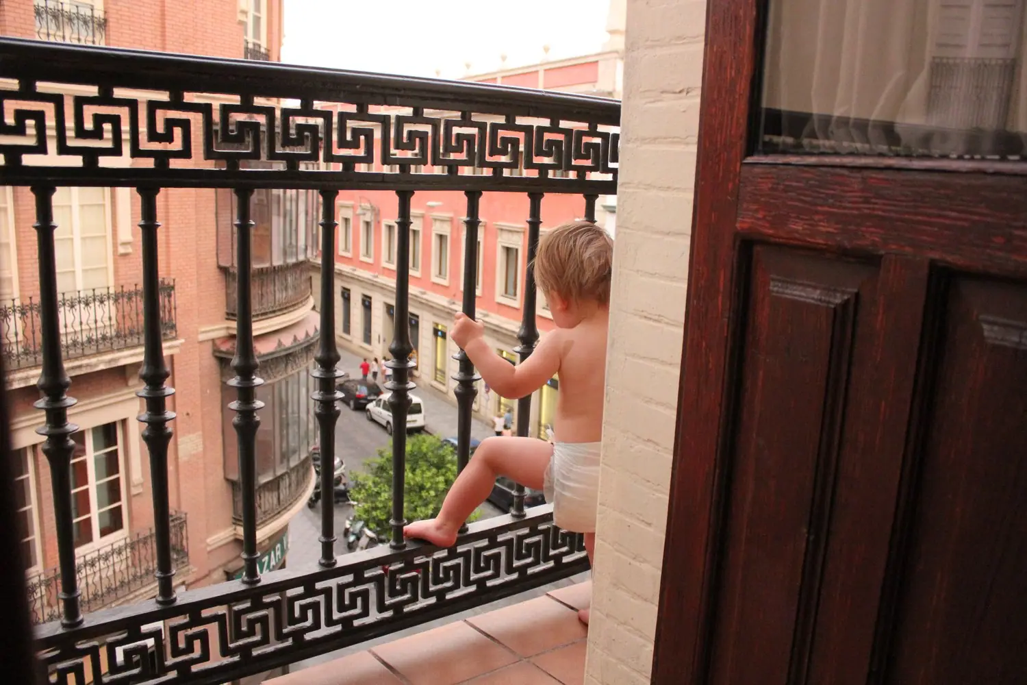 Jak zabezpieczyć balkon przed dziećmi - skuteczne rozwiązania